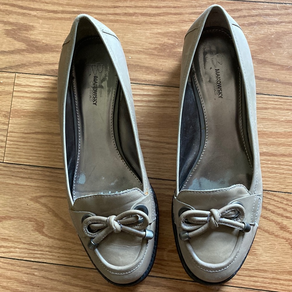 B Makowsky Classics Leather Loafers. 8.5 M